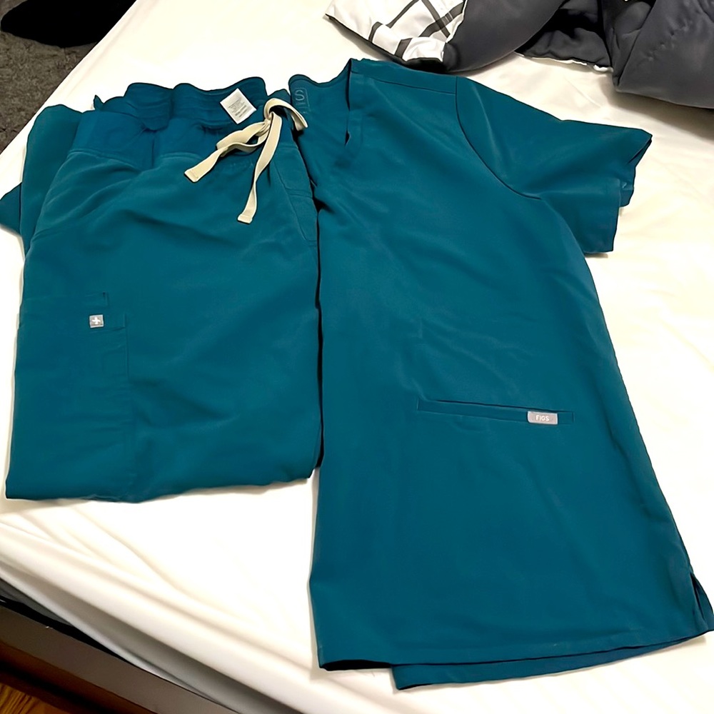 Women’s FIGS Set